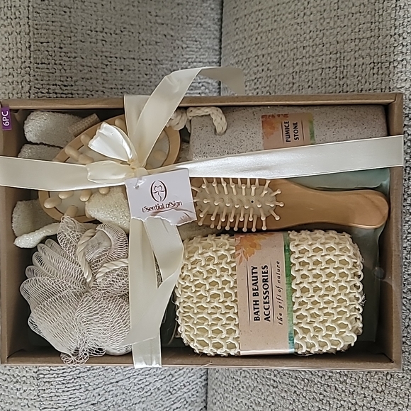 Essential Design Bath New Luxurious Spa 6 Piece Gift Set Bath
